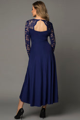 Robe en dentelle à col en V asymétrique